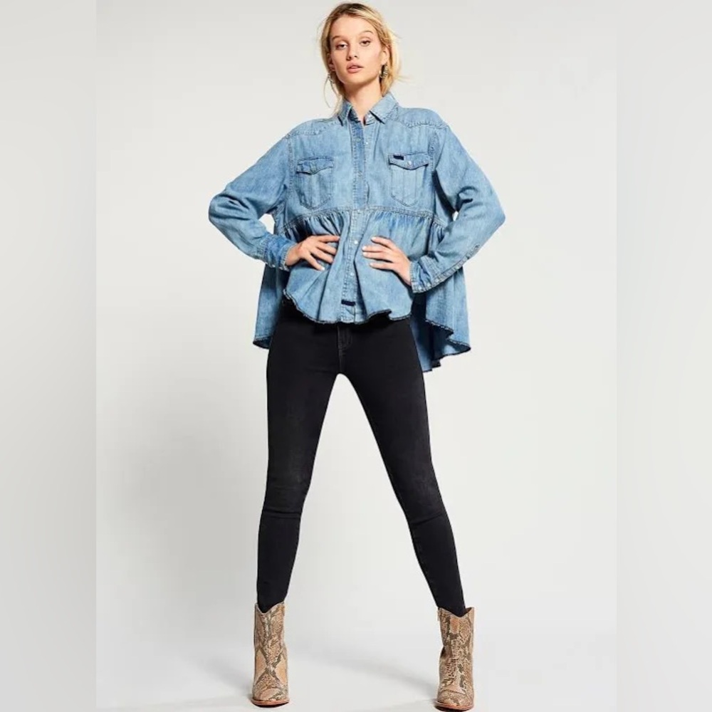 *NWT* FREE PEOPLE Dylan Babydoll Ruffle Buttondown in Chambray — XS